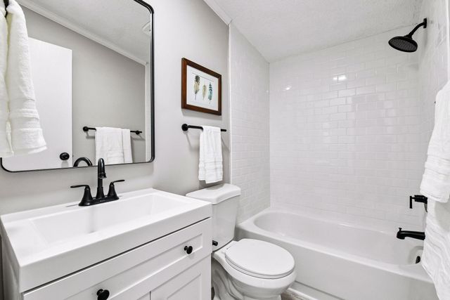 4056 Eaken Avenue SE, Delano, MN 55328