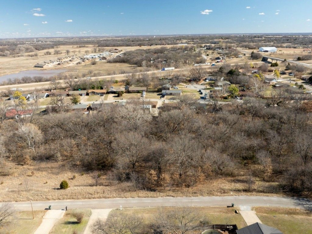 826 S Dogwood Drive, Pauls Valley, OK 73075