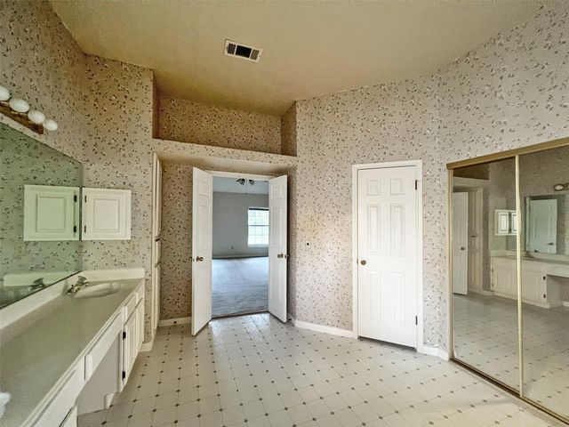 6204 Old Harbor LN, Austin, TX 78739
