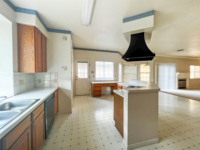6204 Old Harbor LN, Austin, TX 78739
