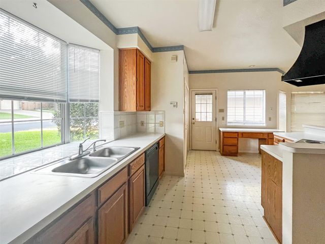 6204 Old Harbor LN, Austin, TX 78739