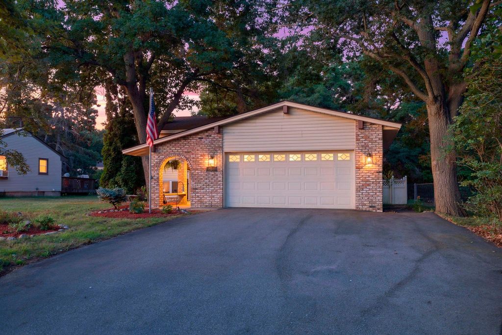 11547 Flintwood Street NW, Coon Rapids, MN 55448
