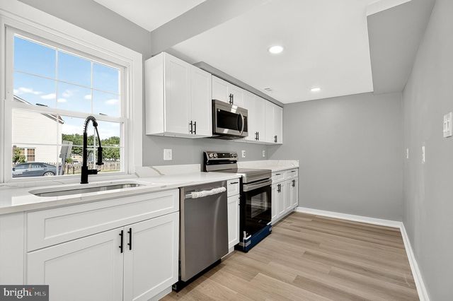1800 FORT PULASKI CT, Dumfries, VA 22026