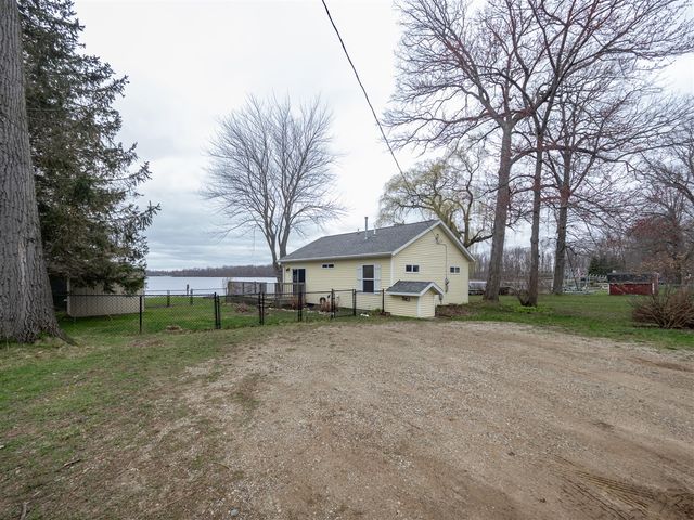 3053 E Baseline Road, Gobles, MI 49055