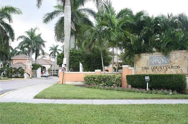 6900 SW 39th Street 113K, Davie, FL 33314