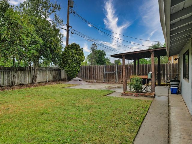 1037 Tenaya Ct, Manteca, CA 95337