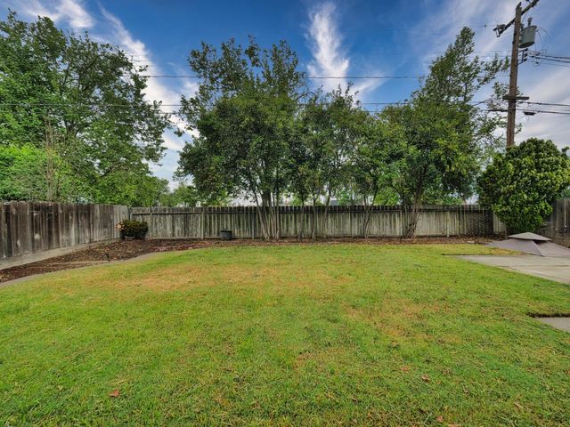 1037 Tenaya Ct, Manteca, CA 95337