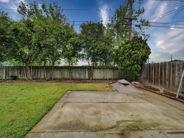 1037 Tenaya Ct, Manteca, CA 95337