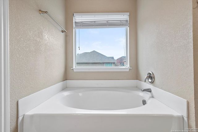 1639 ELIZABETH CT, New Braunfels, TX 78130