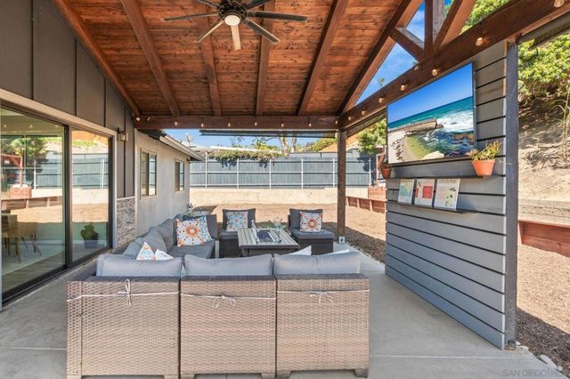 168 Carey Rd, Oceanside, CA 92054