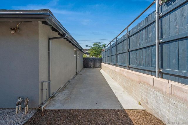 168 Carey Rd, Oceanside, CA 92054