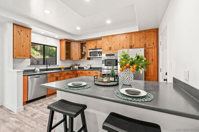 168 Carey Rd, Oceanside, CA 92054