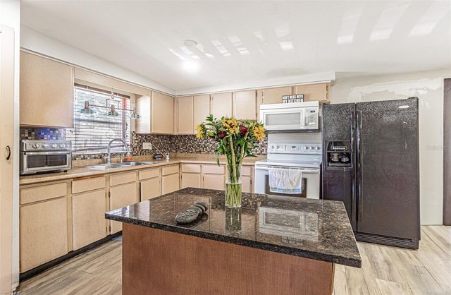 5511 10TH STREET, Zephyrhills, FL 33542