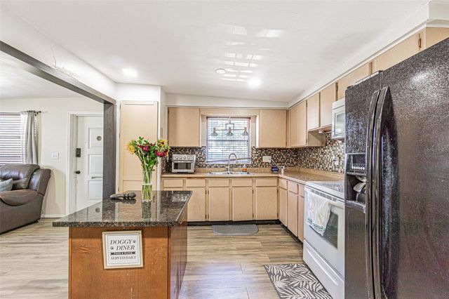 5511 10TH STREET, Zephyrhills, FL 33542