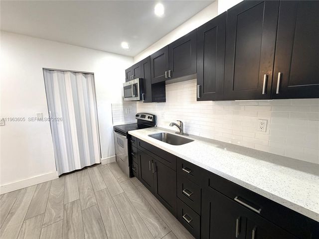 121 Flagami Blvd Front, Miami, FL 33144