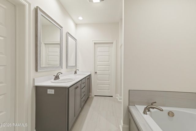 300 Long Creek Lane, Scott, LA 70583