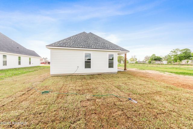300 Long Creek Lane, Scott, LA 70583
