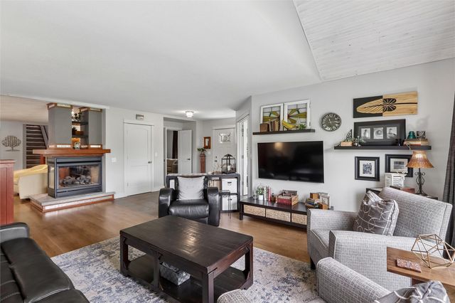 5401 Alburnett Road, Marion, IA 52302