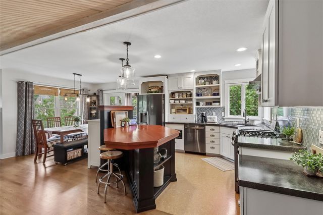 5401 Alburnett Road, Marion, IA 52302