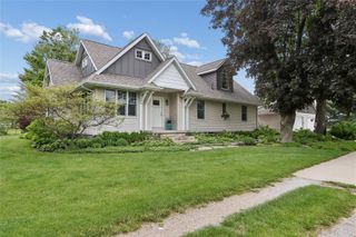 5401 Alburnett Road, Marion, IA 52302