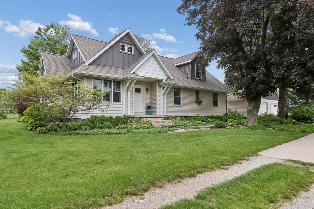 5401 Alburnett Road, Marion, IA 52302