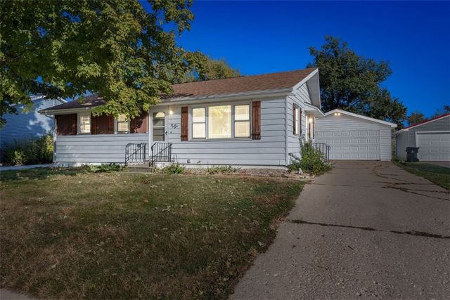 623 27th Street NW, Cedar Rapids, IA 52405