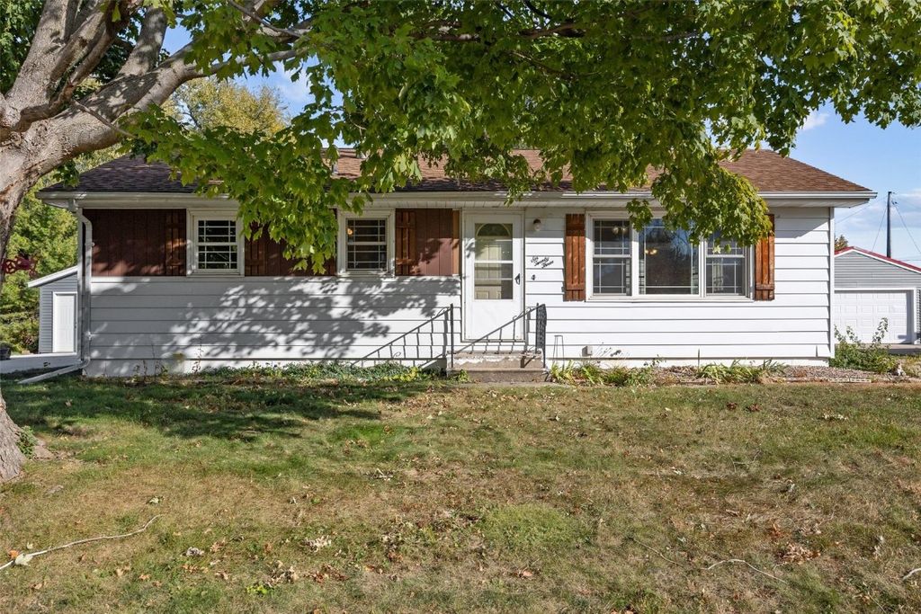 623 27th Street NW, Cedar Rapids, IA 52405