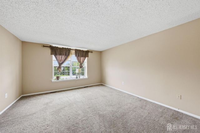 28 Inverness Drive, Edison, NJ 08820