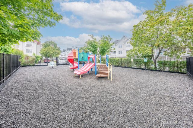 28 Inverness Drive, Edison, NJ 08820