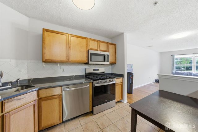 28 Inverness Drive, Edison, NJ 08820