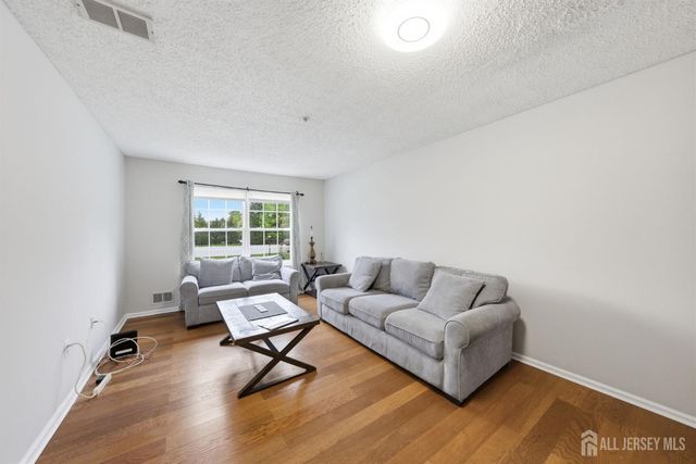 28 Inverness Drive, Edison, NJ 08820