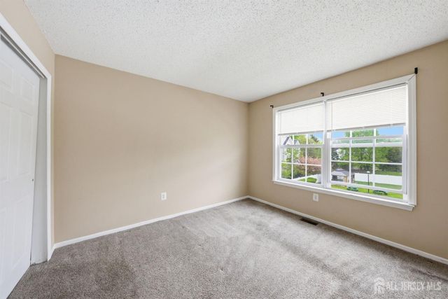 28 Inverness Drive, Edison, NJ 08820