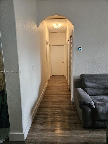 718 SE 12th Ter ., Homestead, FL 33033