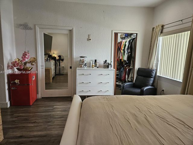 718 SE 12th Ter ., Homestead, FL 33033