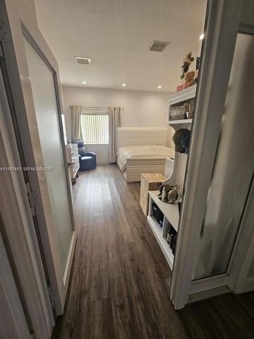 718 SE 12th Ter ., Homestead, FL 33033