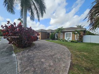 718 SE 12th Ter ., Homestead, FL 33033
