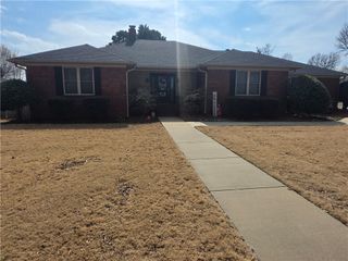 902 Deerfield Ct, Russellville, AR 72802