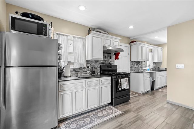 12 Searle Street, Providence, RI 02905