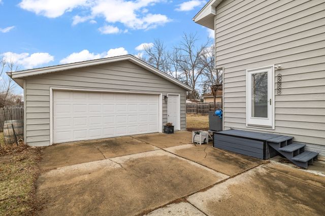 1015 Linden Drive, Norwalk, IA 50211