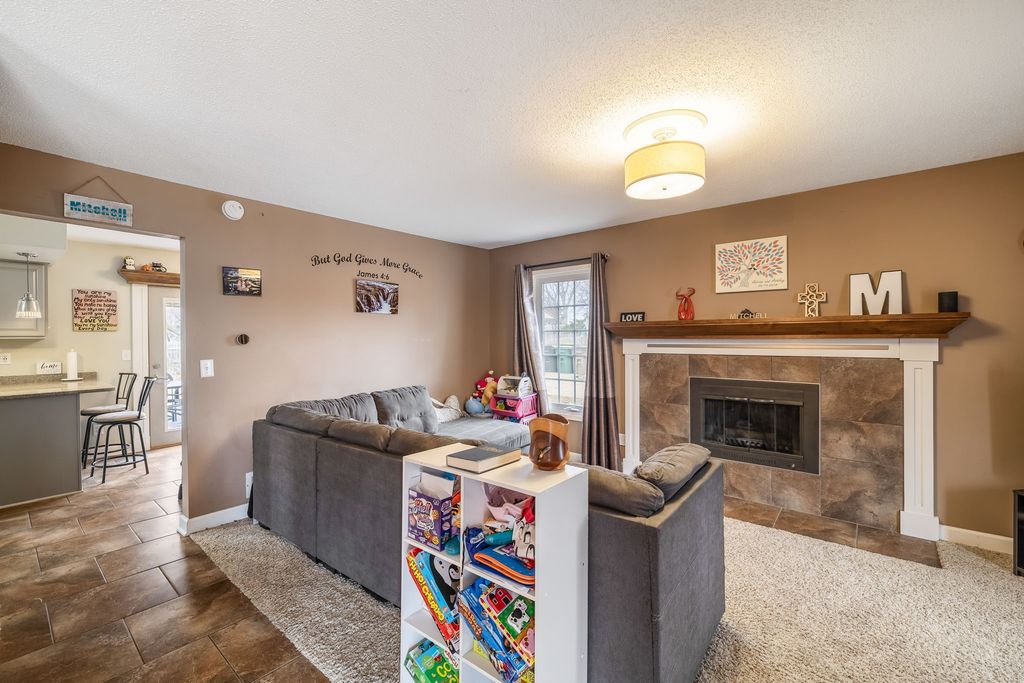 1015 Linden Drive, Norwalk, IA 50211