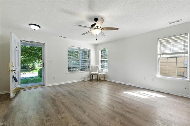329 Towne Pointe WAY, Newport News, VA 23601