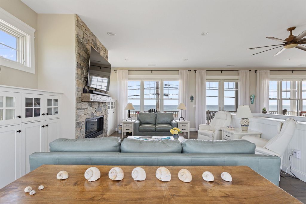 Image 14 of property listing at 553 Ocean Boulevard, Hampton, NH 03842