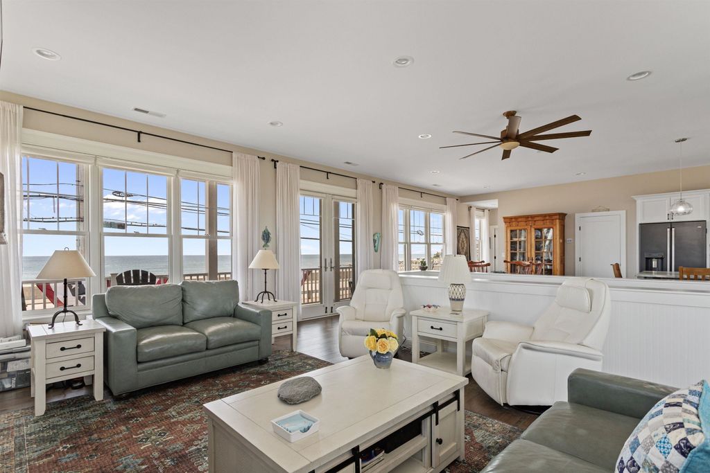 Image 15 of property listing at 553 Ocean Boulevard, Hampton, NH 03842