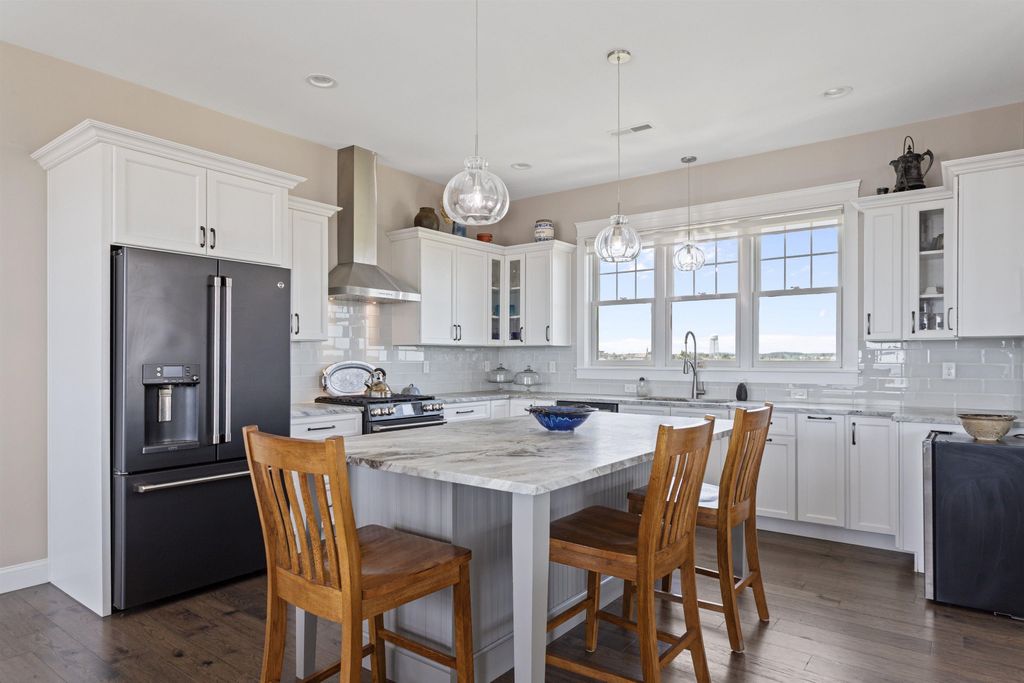 Image 16 of property listing at 553 Ocean Boulevard, Hampton, NH 03842