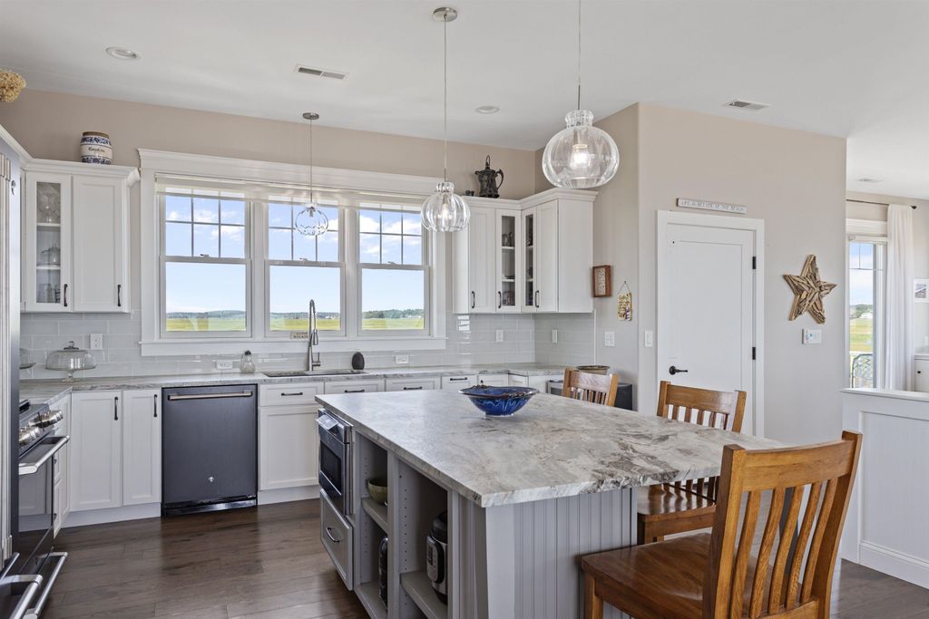 Image 17 of property listing at 553 Ocean Boulevard, Hampton, NH 03842