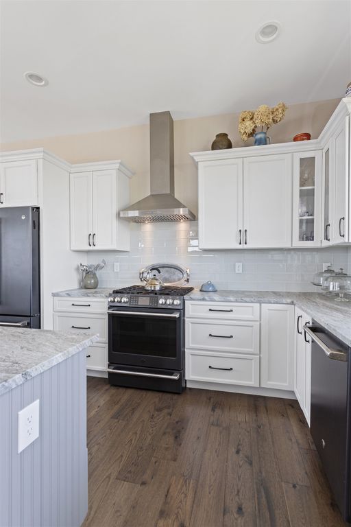 Image 19 of property listing at 553 Ocean Boulevard, Hampton, NH 03842