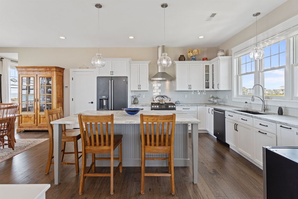 Image 20 of property listing at 553 Ocean Boulevard, Hampton, NH 03842
