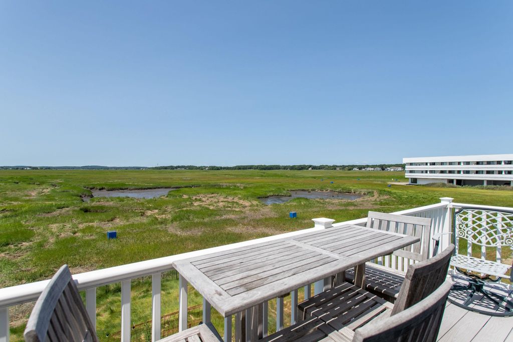 Image 23 of property listing at 553 Ocean Boulevard, Hampton, NH 03842