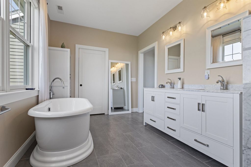 Image 30 of property listing at 553 Ocean Boulevard, Hampton, NH 03842
