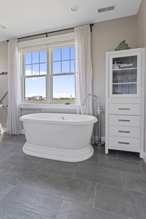 Image 32 of property listing at 553 Ocean Boulevard, Hampton, NH 03842